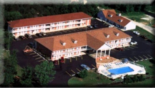 Twelve Oaks Inn image 1