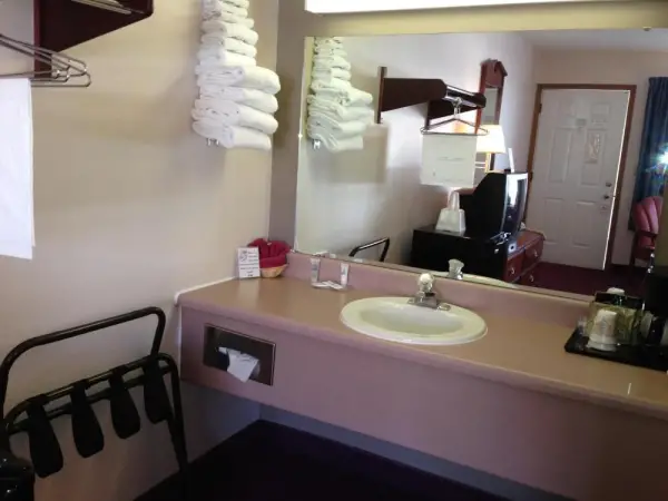 Twelve Oaks Inn 6